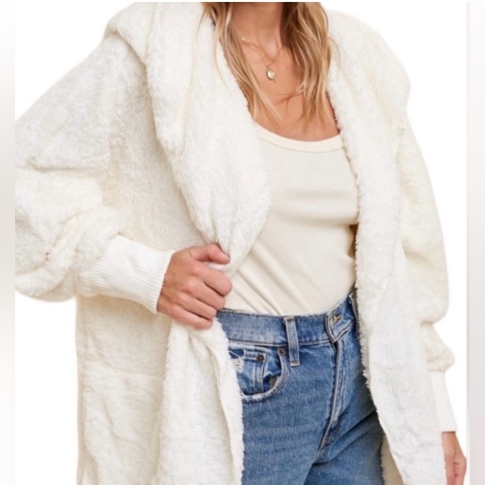 NWT Winter White Plush Pocketed Hoodie Cardigan One Size